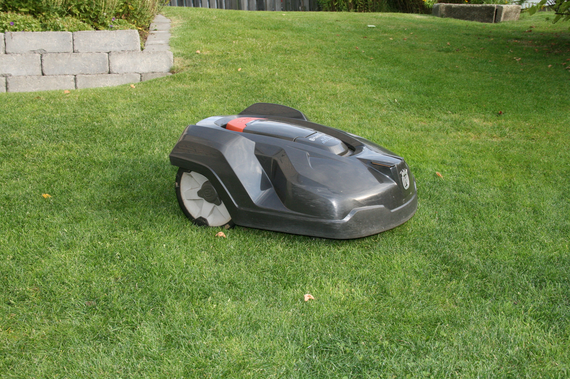 Med service och underhåll är din Husqvarna Automower redo för en lång säsong på gräsmattan